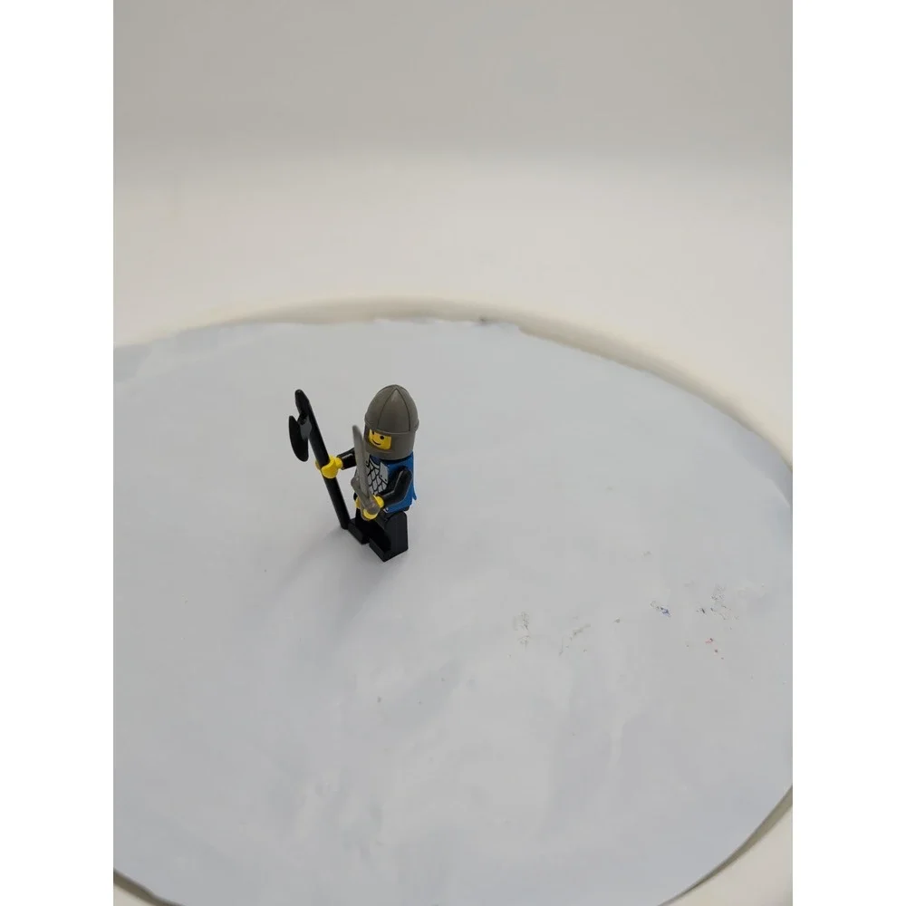 LEGO Castle‎ Black Knights Scale Mail Minifigure cas142 Blue Cape Gray Helmet